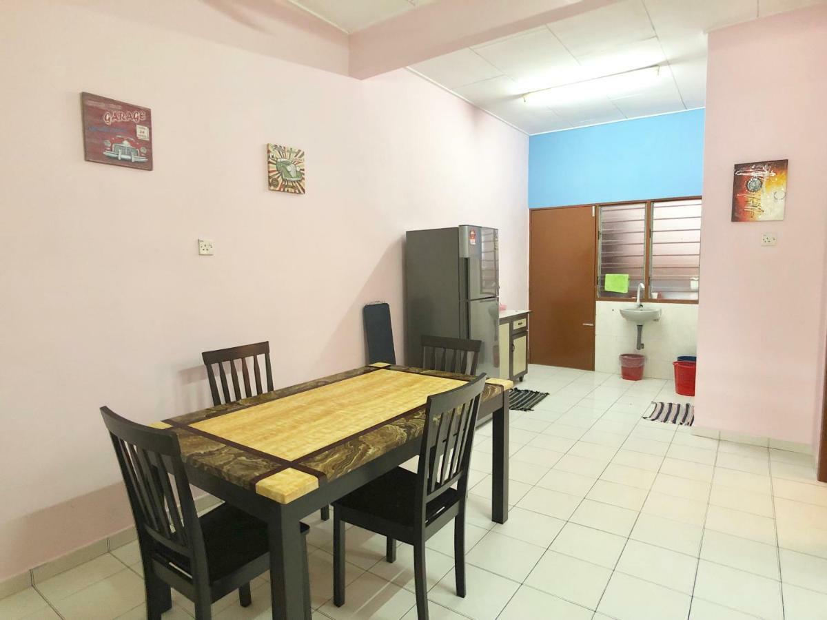 Sakura 2 Homestay Kampar Buitenkant foto