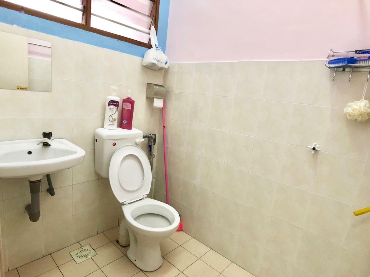 Sakura 2 Homestay Kampar Buitenkant foto