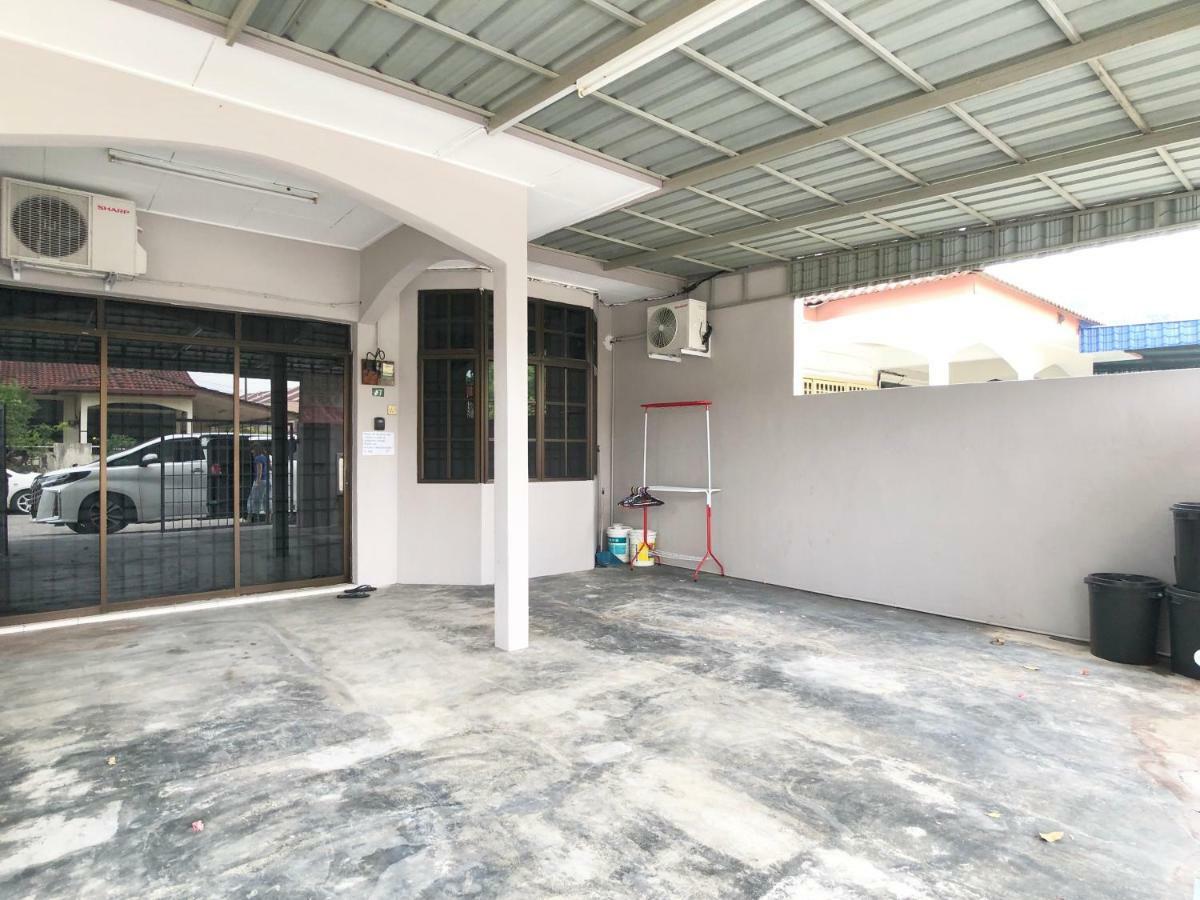 Sakura 2 Homestay Kampar Buitenkant foto
