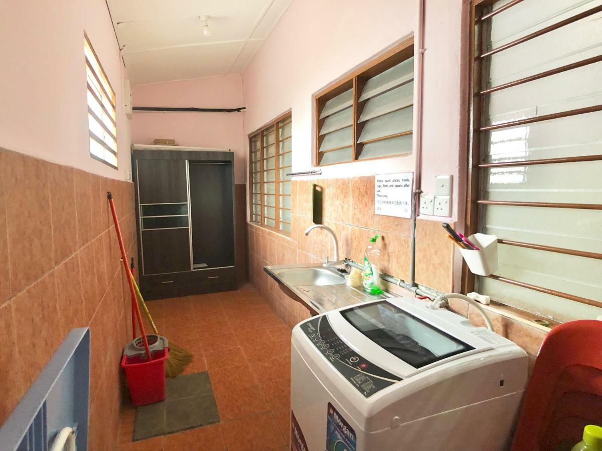 Sakura 2 Homestay Kampar Buitenkant foto
